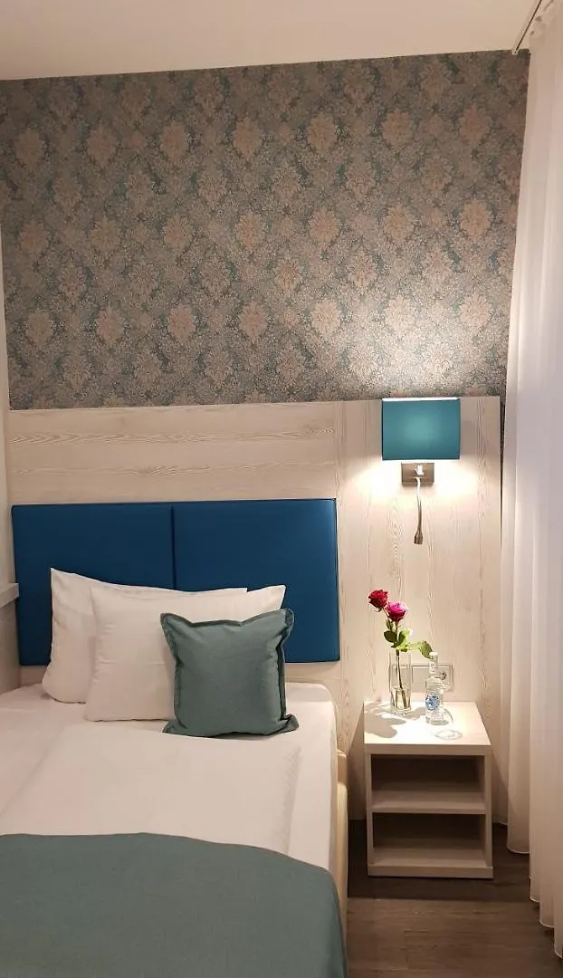 **  Hotel Budapester Hof Hamburg Almanya